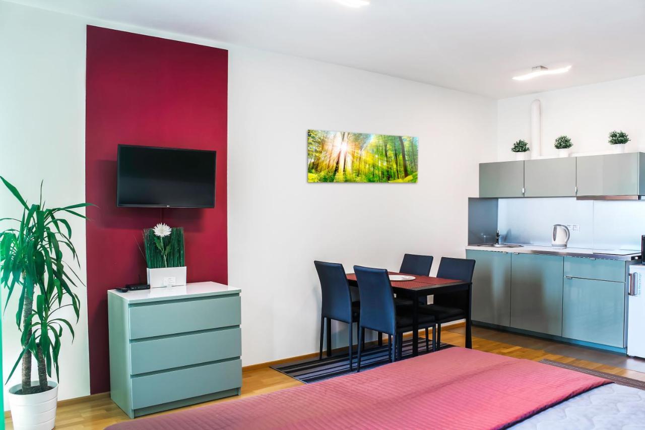 Prague Apartment In Residential Tower - Parking Exterior foto